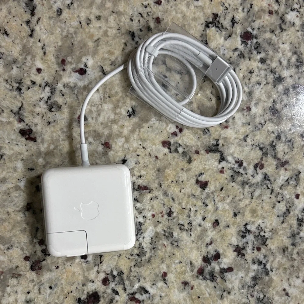 Apple White Charging Adapter with Cable
